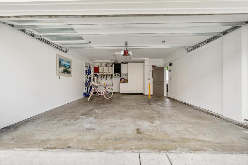 7 Bedroom Oceanfront Triplex Building, Newport Beach