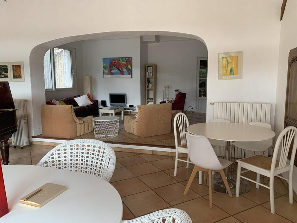 Hyères Pesquiers: Villa 5 Chambres avec Piscine et Climatisation - FR-1-335-169 - 3