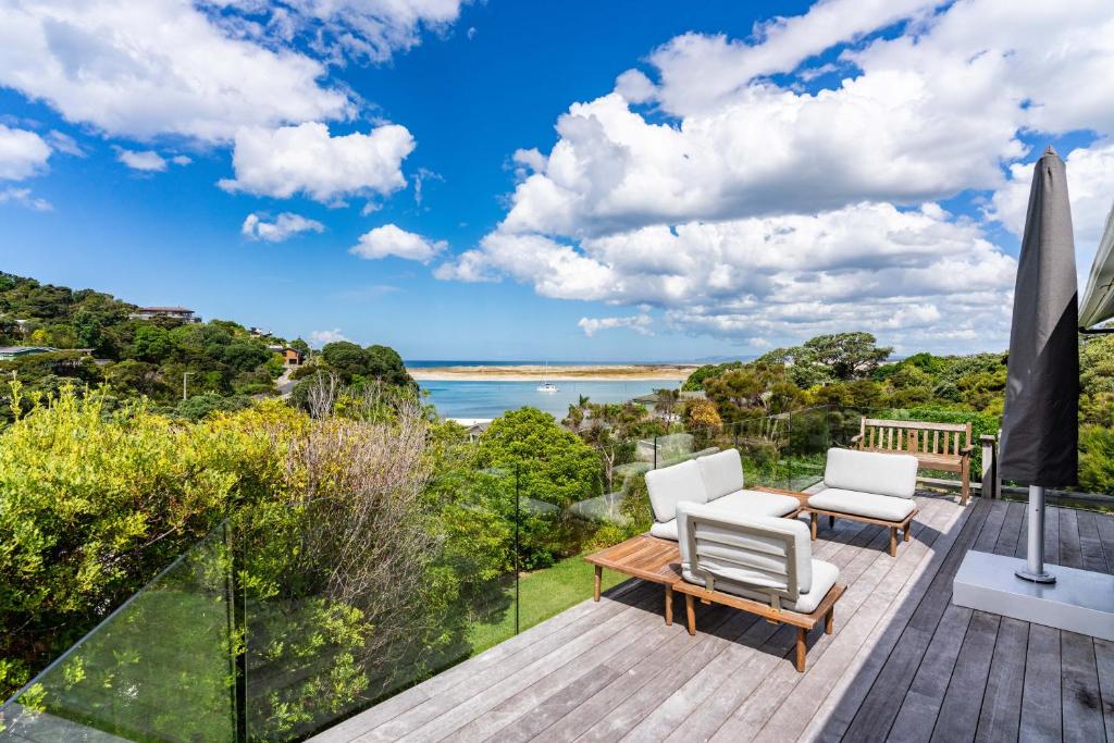 Sun and Coast - Mangawhai Heads Holiday Home, Mangawhai