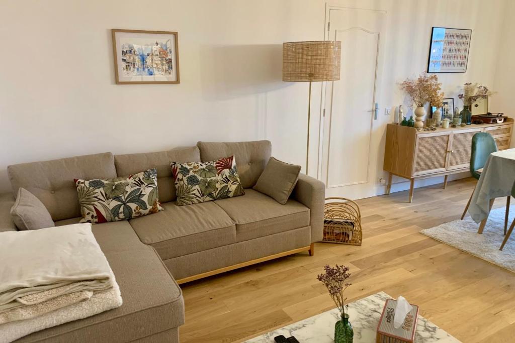 Apartment with swimming pool - near train station - 5