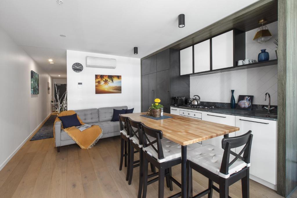 Central Simplicity - Modern Inner-city Living, Melbourne