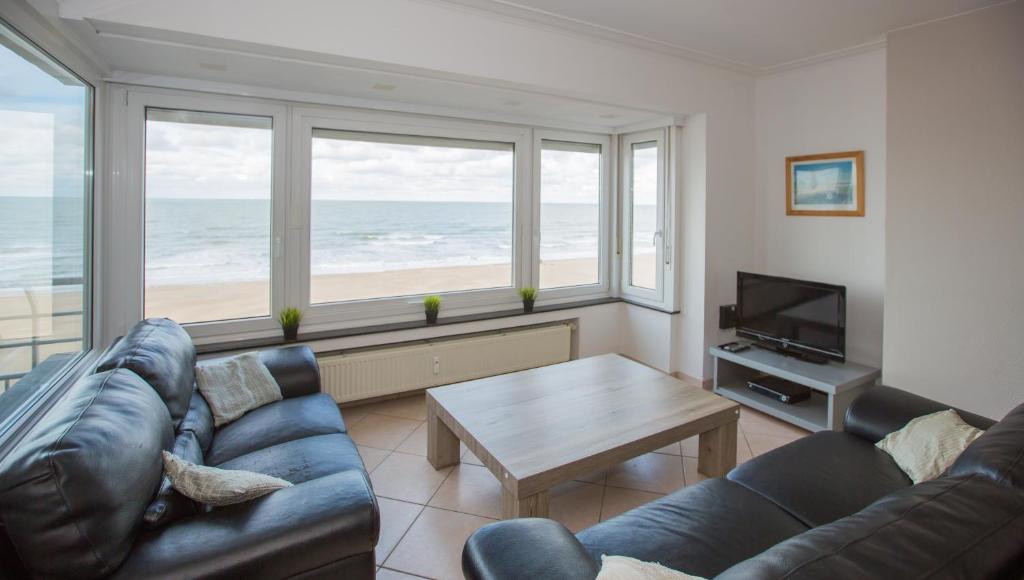 Bright Apartment With Sea View, Ostende