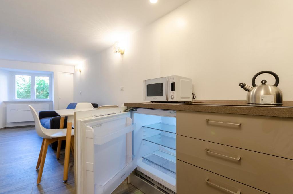 Castelli's Apartmetnts FICO 1 - 2