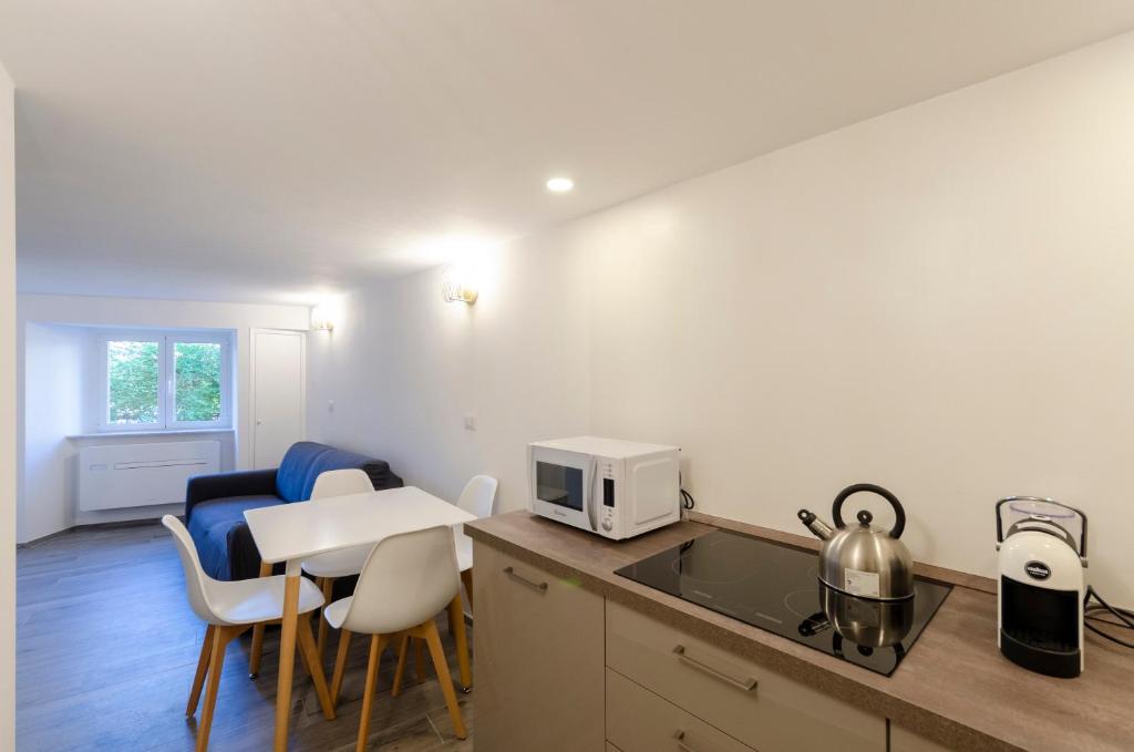 Castelli's Apartmetnts FICO 1 - 3
