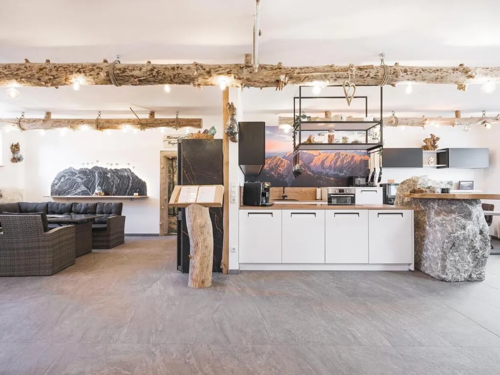 Xeis NeSt, hotel in Admont