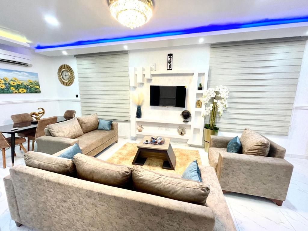 Kemc Apartment, Ashalebotwe