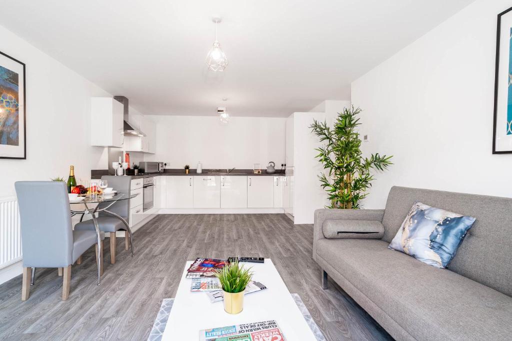 Modern Apartment - Twin Beds - Selly Oak - Off-Street Parking - Free Netflix & Wifi 9CC, Birmingham