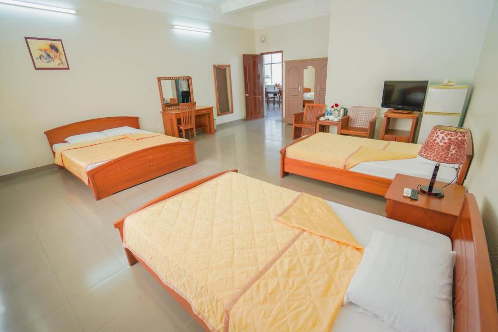 Nha Hang Khach San Hoa Binh 2 - 1