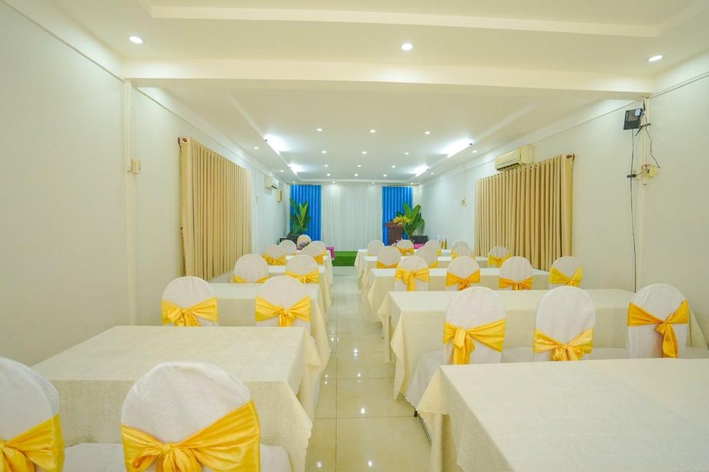 Nha Hang Khach San Hoa Binh 2
