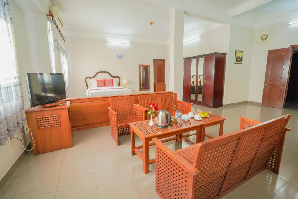 Nha Hang Khach San Hoa Binh 2
