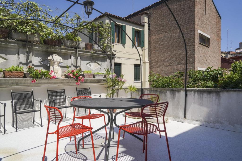 Family apartment with Terrace Venice Historical Center - 4