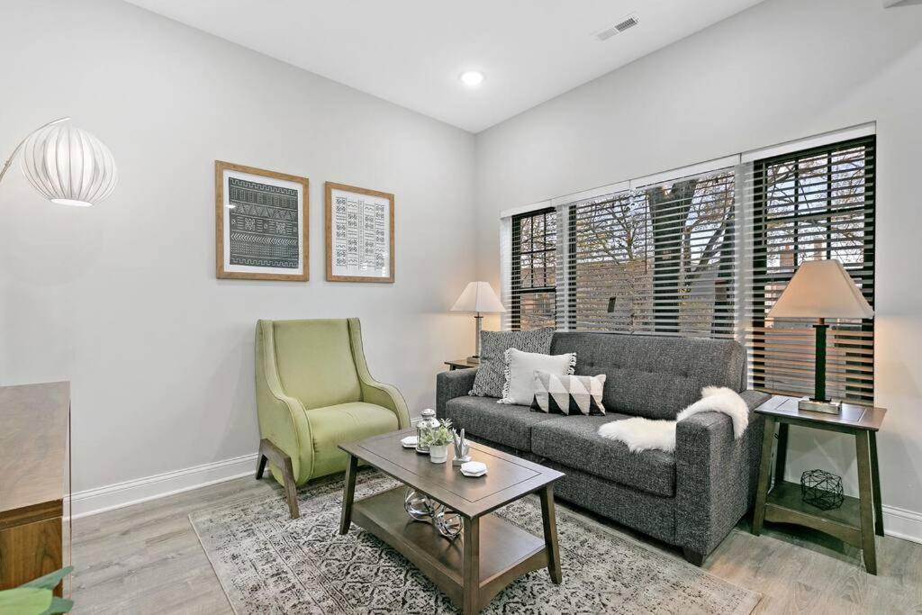 Relaxing 3BR Apt with King Beds & Washer - Lawndale 1 & 2 rep, Chicago