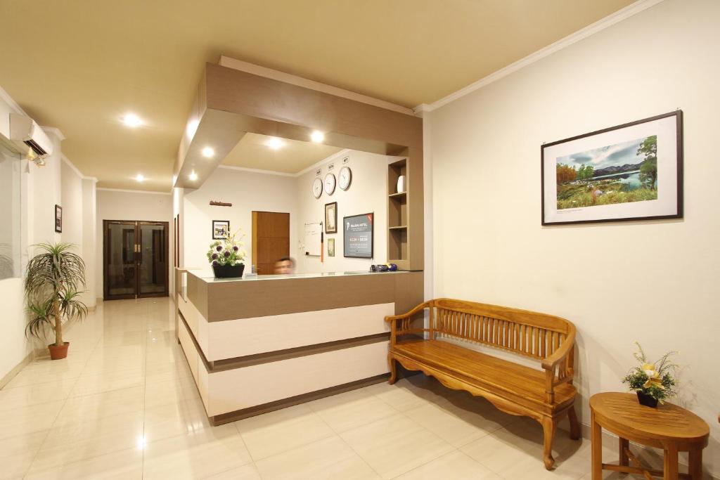 Front desk [24-hour]