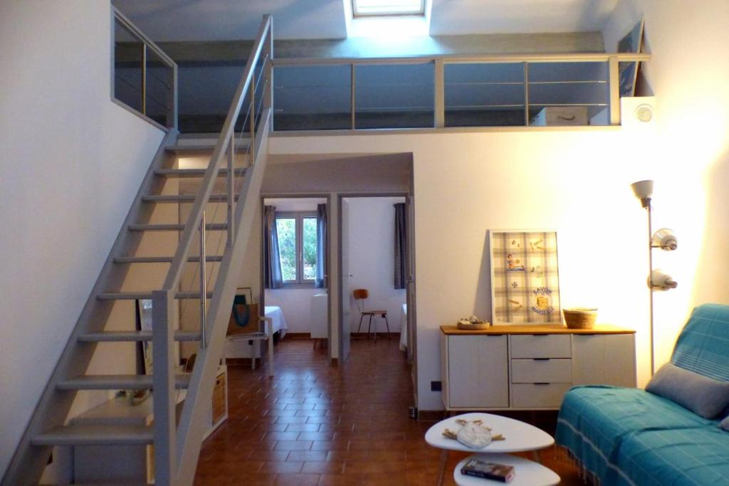 Nice apartment with pool - near the beach, Bandol