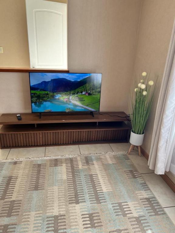 Amplia Casa 8 dormitorios 4 baños Avenida Lircay - 4