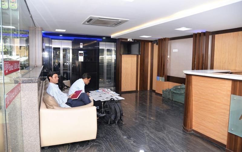 フロント・ロビー