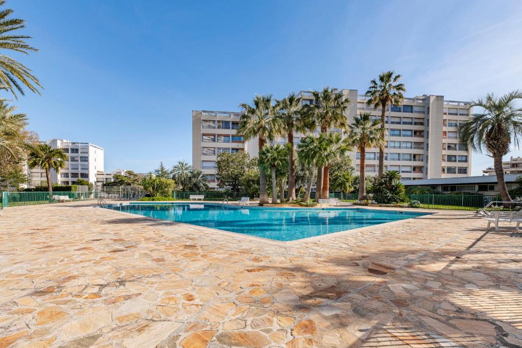 Apartment with pool - sea view, Antibes