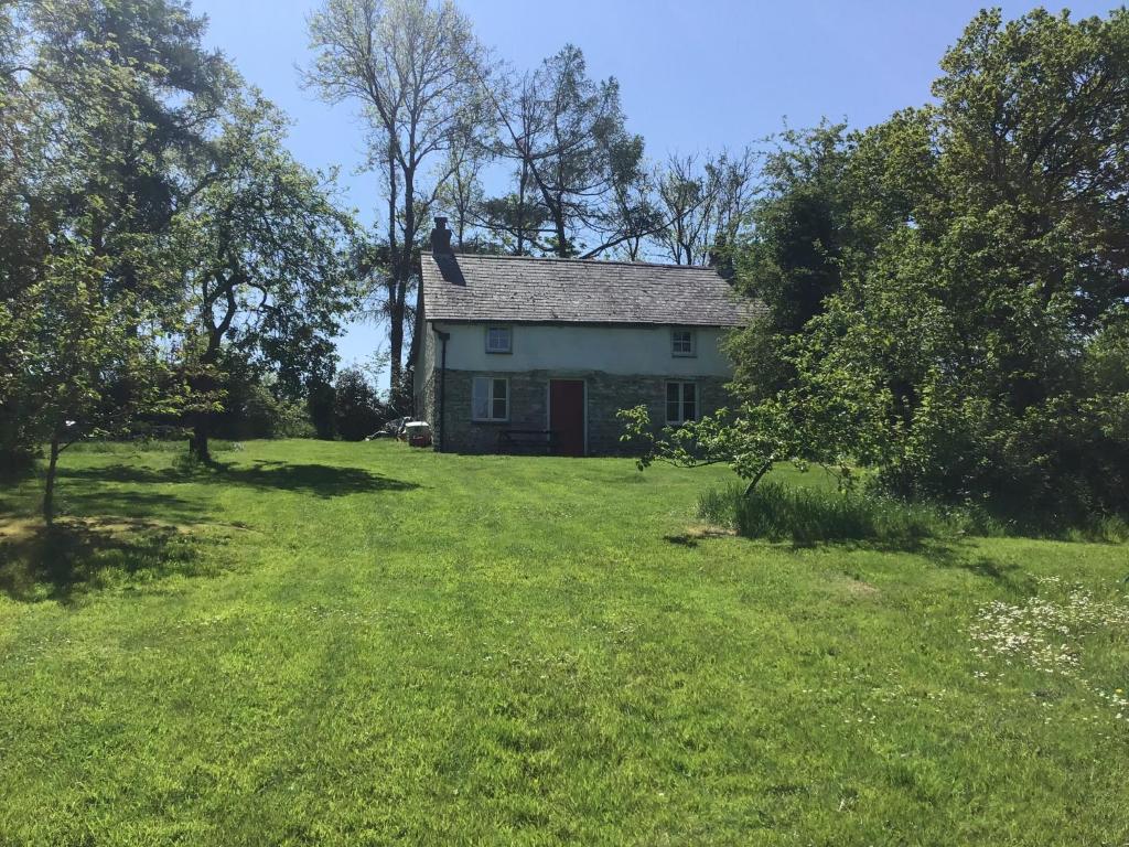 Tanybryn (Welsh meaning on the brow of a hill), Tregaron