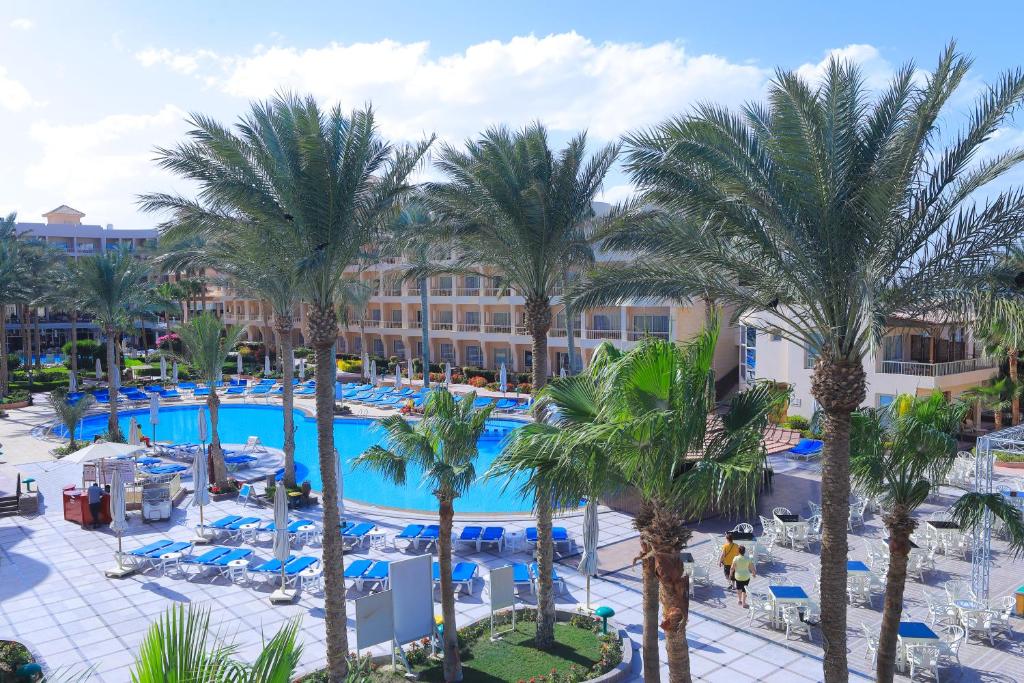 Sea Star Beau Rivage Hotel — Swimming pool in Hurghada, Red Sea