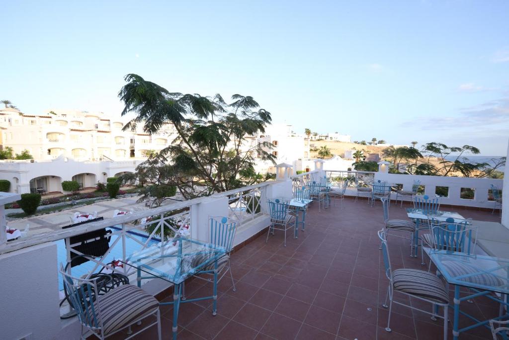 Shared lounge/TV area