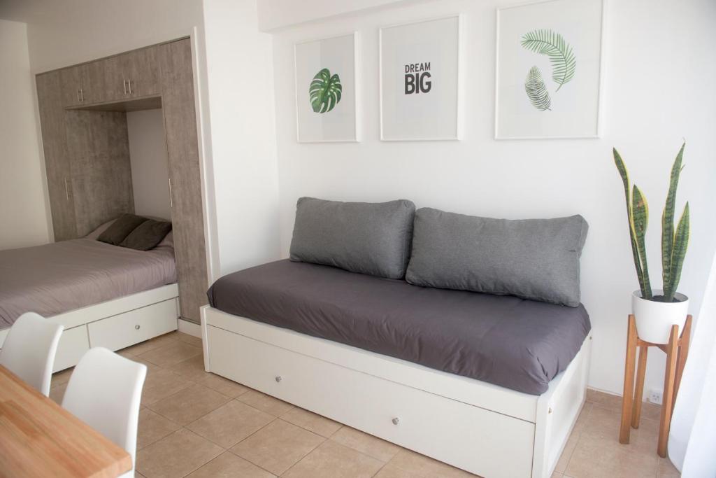 Renovado monoambiente en La Feliz con seña - 2