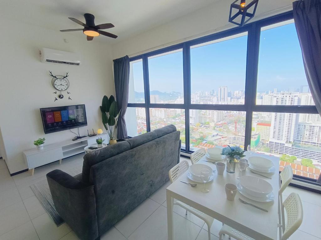 Infinity Pool, Georgetown, Up to 11 Pax, 3 Bedrooms, 2 Bathrooms, 2 Car Parks by Star Home, Jelutong