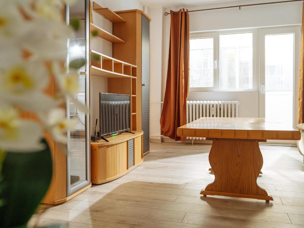 The Hidden Gem, Bukurešť