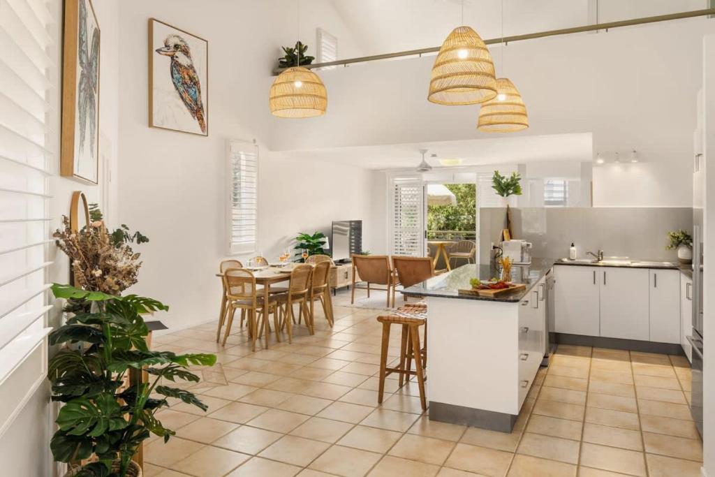 Spacious Seaside Oasis on Dicky Beach, Caloundra