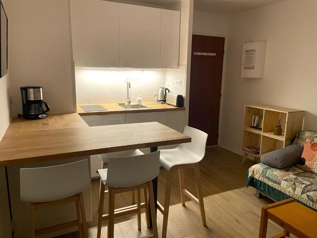 Cosy, fully renovated 2-room apartment with sea view - 2