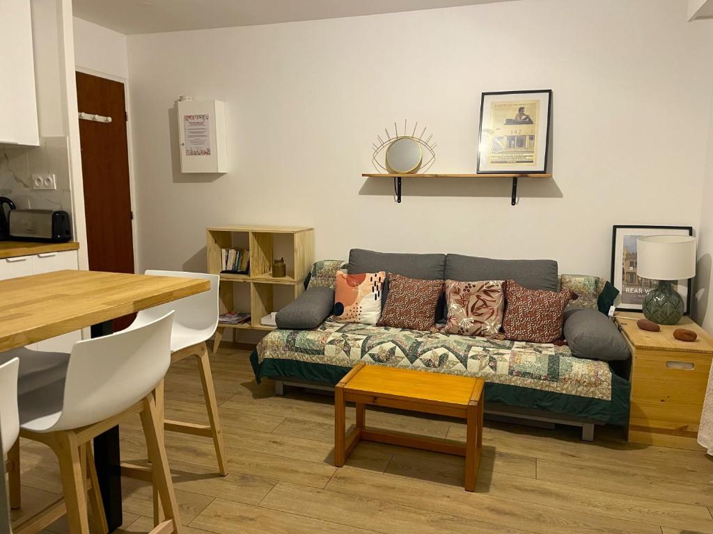 Cosy, fully renovated 2-room apartment with sea view - 3