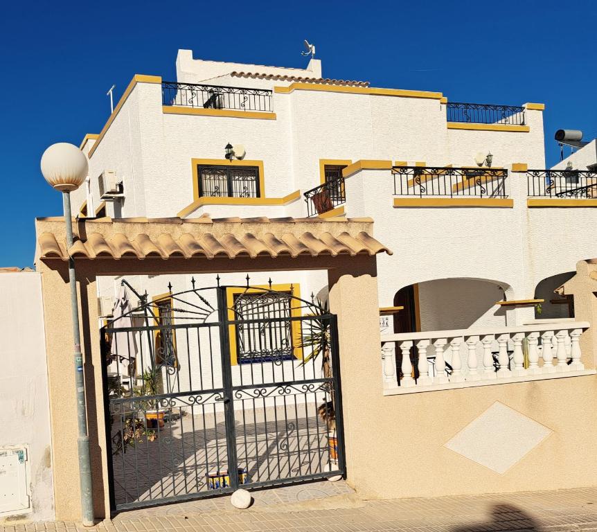Orihuela - Sleeps 6 - Pool - Parking - PetFriendly - 2