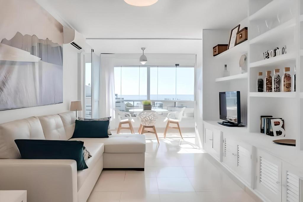 Precioso apartamento reformado con vistas directas al mar - 1