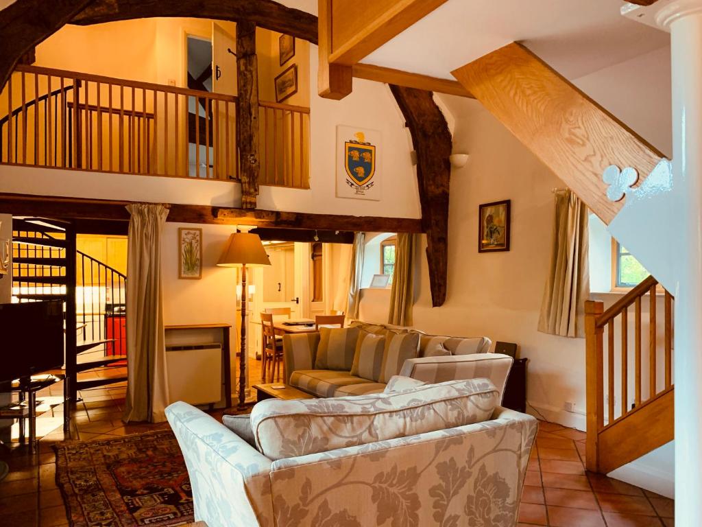 Unique 17c listed Barn in a Shropshire hamlet., Albrighton