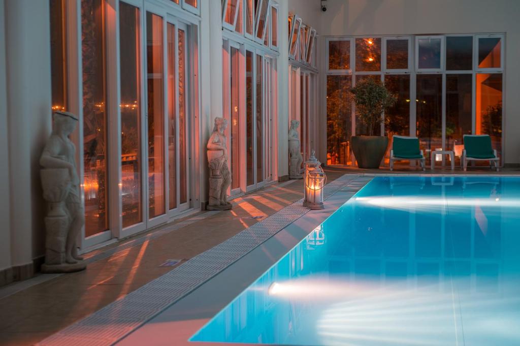 ヴィラ バレイラ ホテル リゾート&タラッソ スパ (Vila Baleira – Hotel Resort & Thalasso Spa) スイミングプール