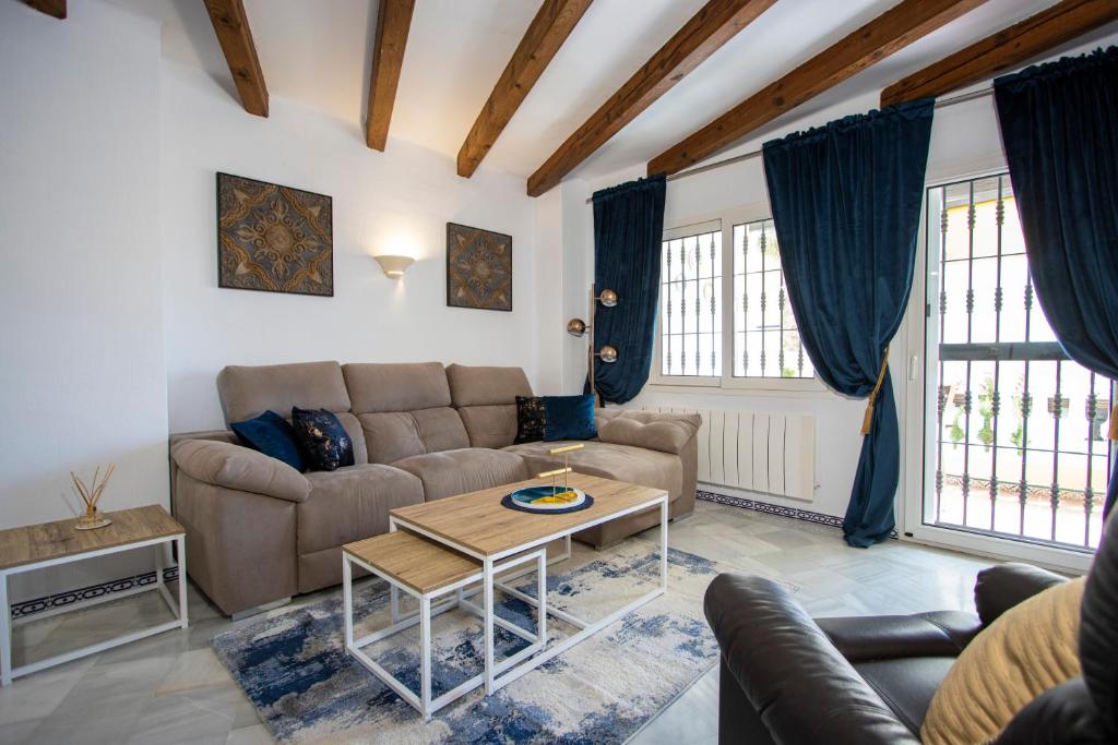Buganvilla Apartment, 95m2, 3 Bedrooms, Terrace, 300m to Los Locos Beach - 3