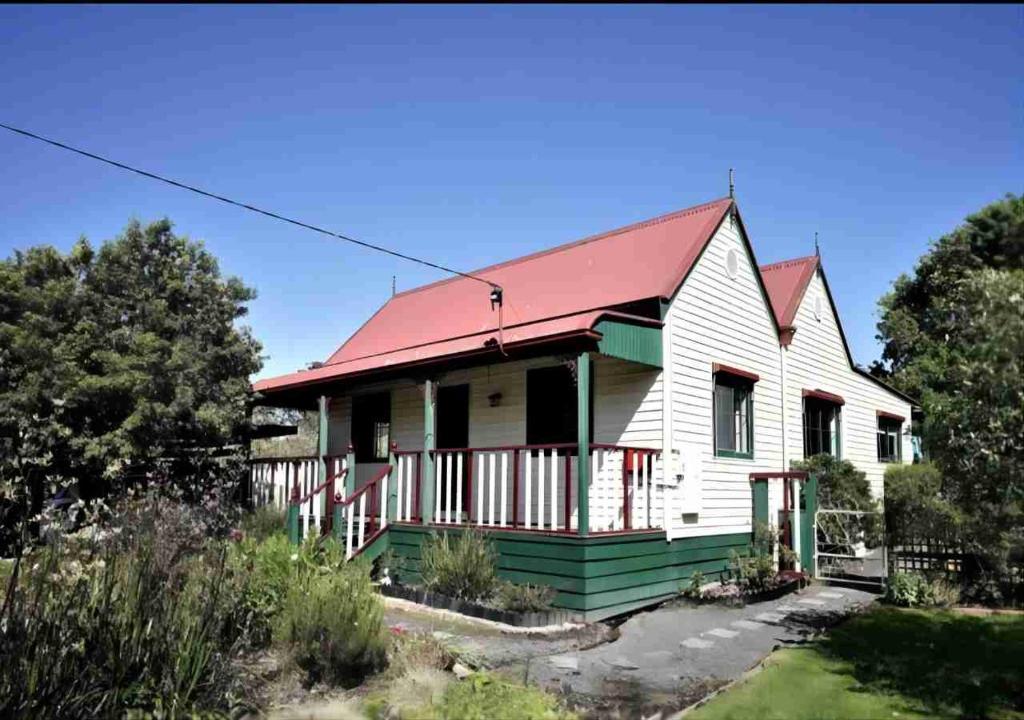 Relaxing & beautiful Miner's cottage near Wilson’s Prom, Foster