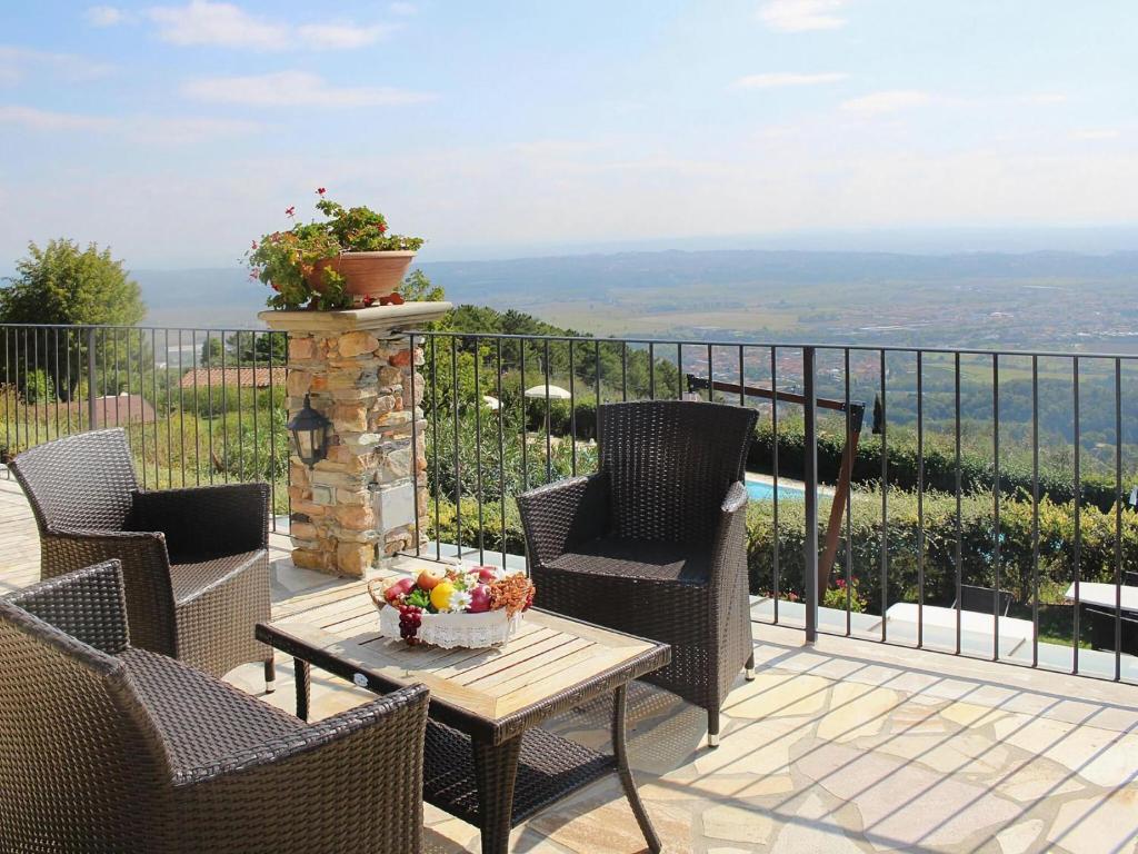 Estate in Monte Serra with Panoramic Views - 4