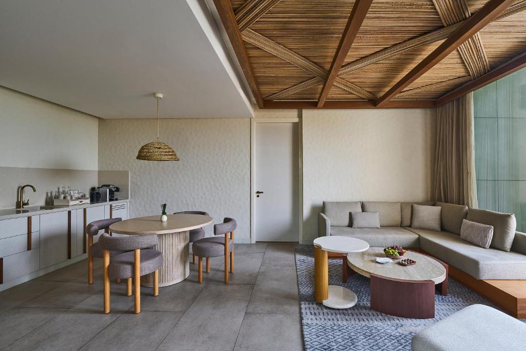 ERTH Hotel.