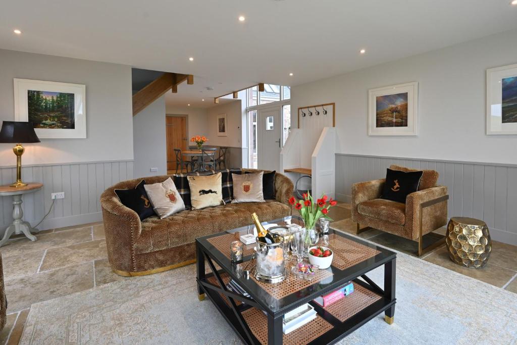 Robin Cottage, Buchanty