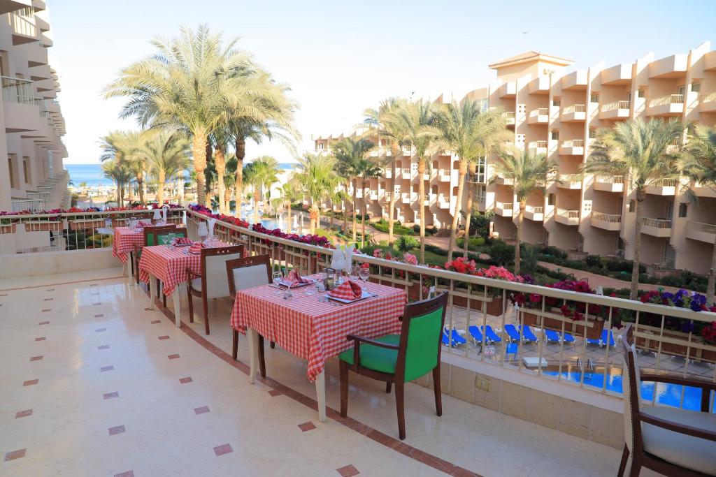 Sea Star Beau Rivage Hotel — Restaurant & bars in Hurghada, Red Sea