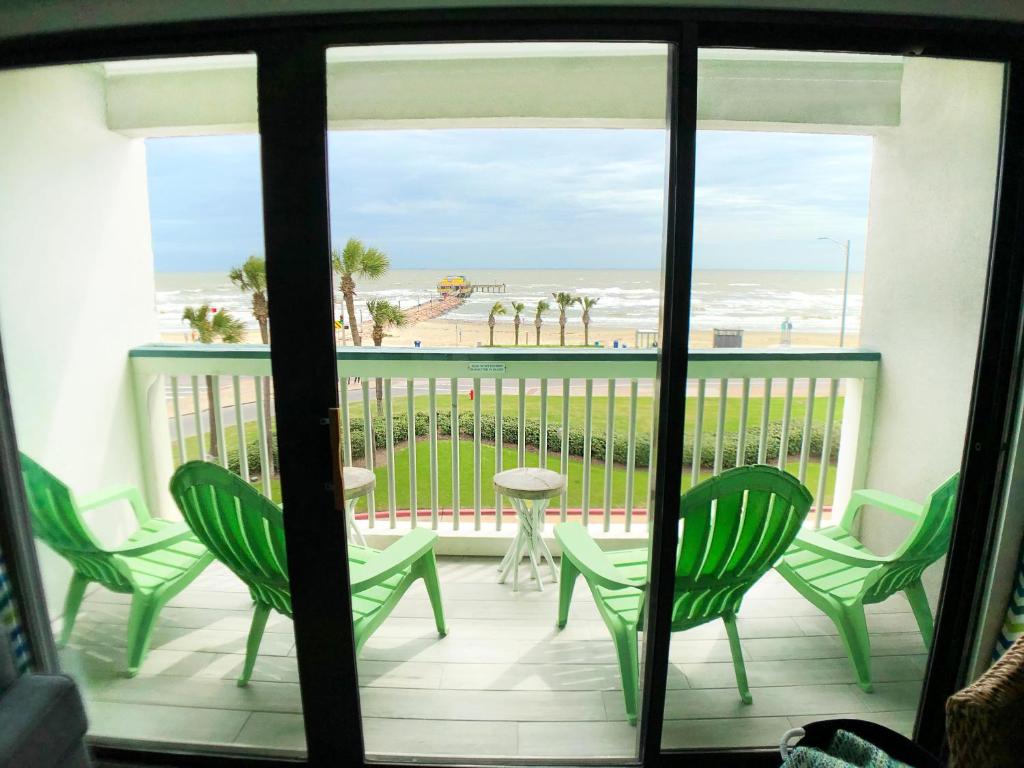 CDM 303 - Sandy Seashore Solace, Galveston