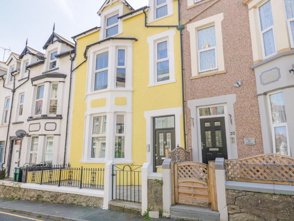 UpTown - Manhattan House, Llandudno