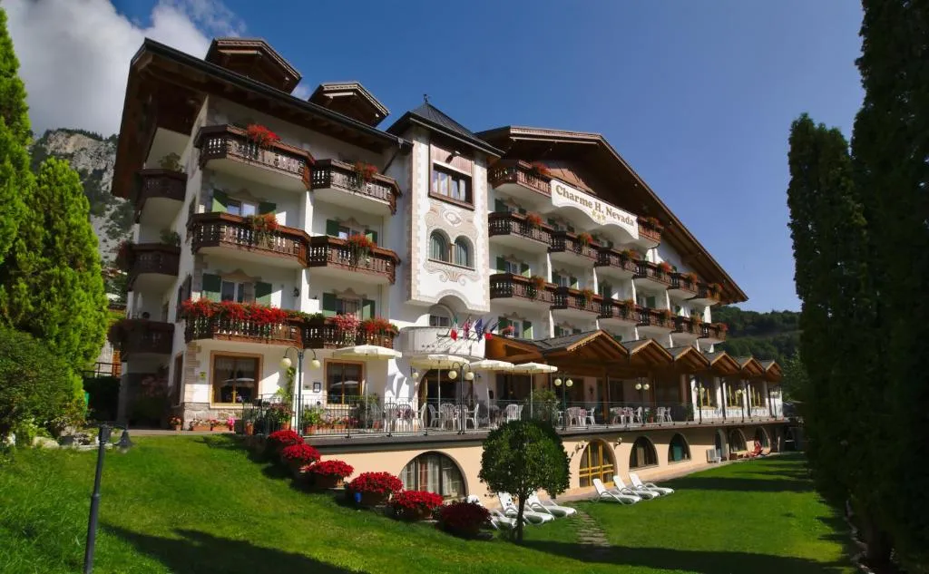 Charme Hotel Nevada, hotel v destinaci Molveno