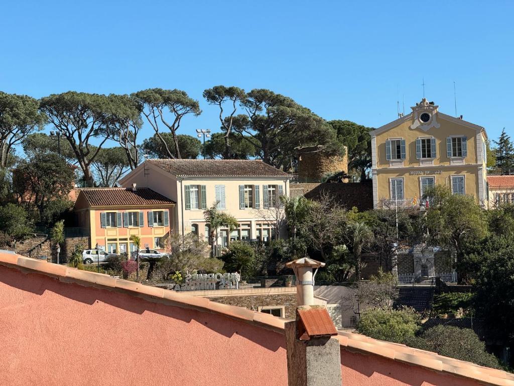 Studio le Nid, vue mer, village et collines avec terrasse - 4