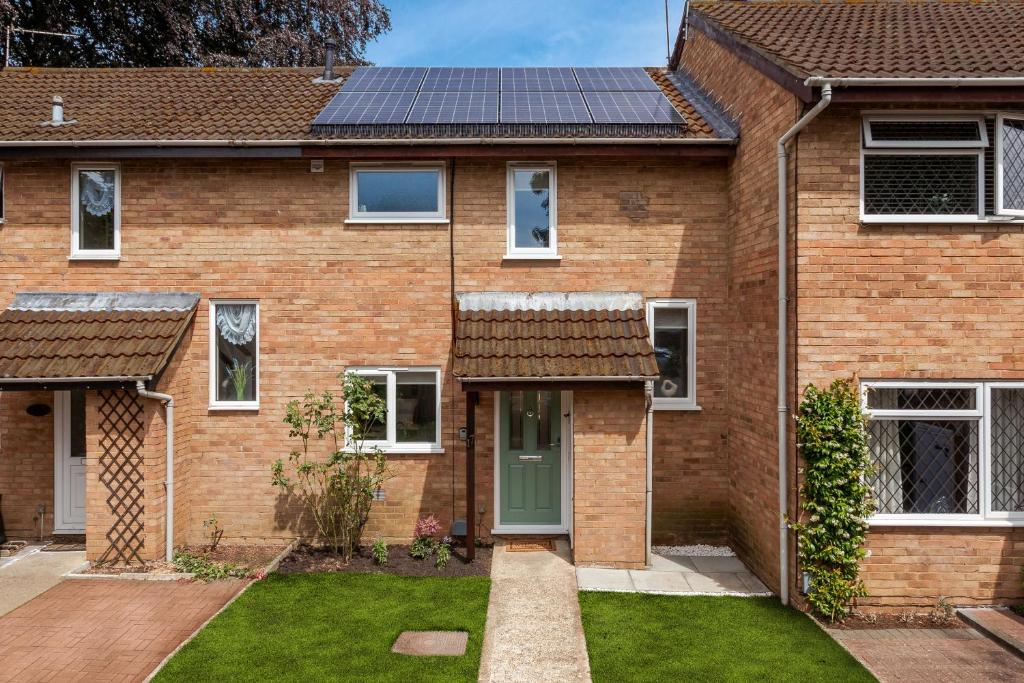 Woking - 2 Bed Eco-Friendly Home, Horsell