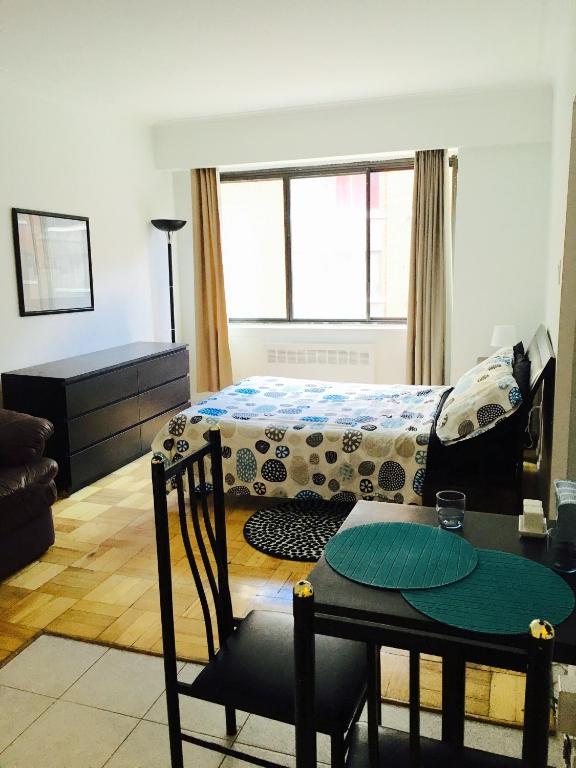 Stylish Montreal Apartment: Comfortable Stay in the Golden Square Mile, Montréal