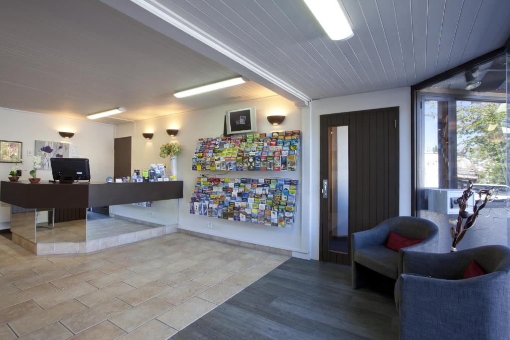 フロント・ロビー