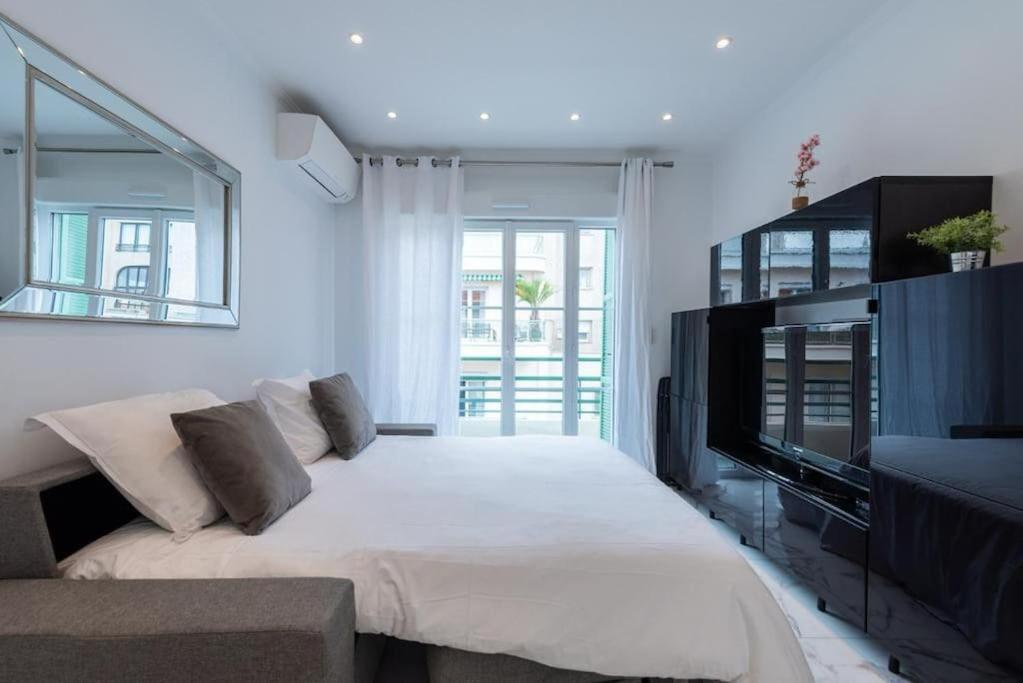 LOUIS GALLET Centre JUAN LES PINS 50m des plages - 1