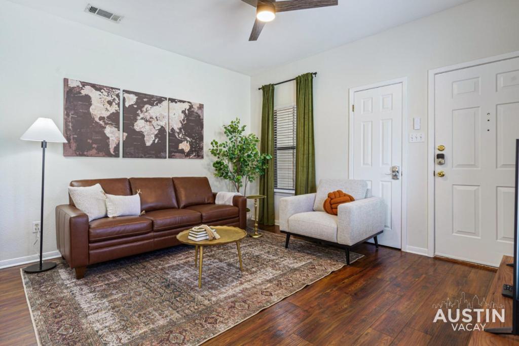 Modern Haven with King Suite and Impeccable Location, Austin