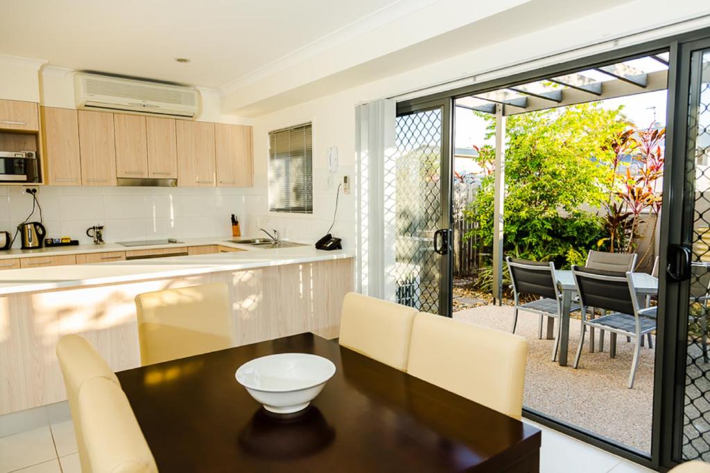 Gladstone Heights Executive Apartments photo